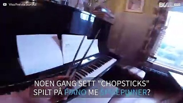 Spiller shopsticks... med spisepinner!