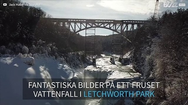 Vackra bilder över ett fruset vattenfall i staten New York
