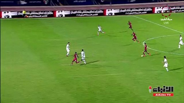 قطر تتقدم بهدف على العراق عن طريق اللاعب المعز عبدالله