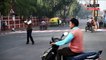شرطي هندي ينظم المرور برقصات مايكل جاكسون