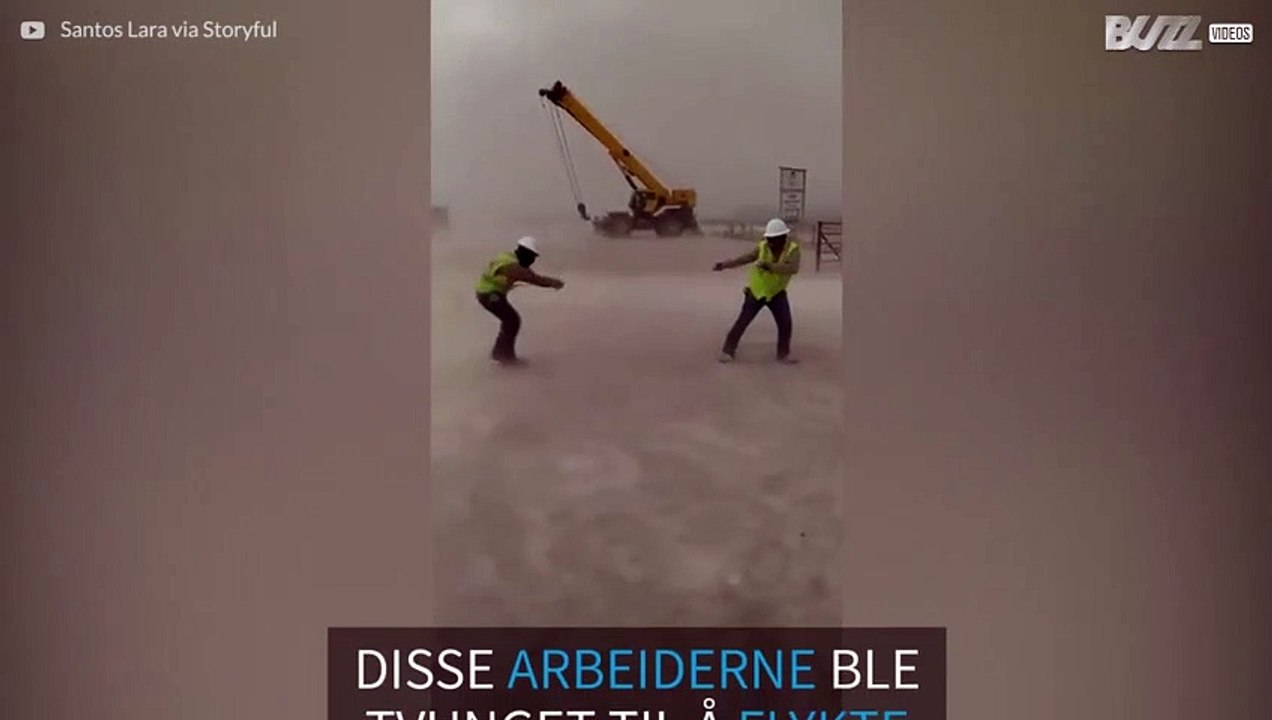 Bygningsarbeidere i Texas blir fanget i en intens sandstorm