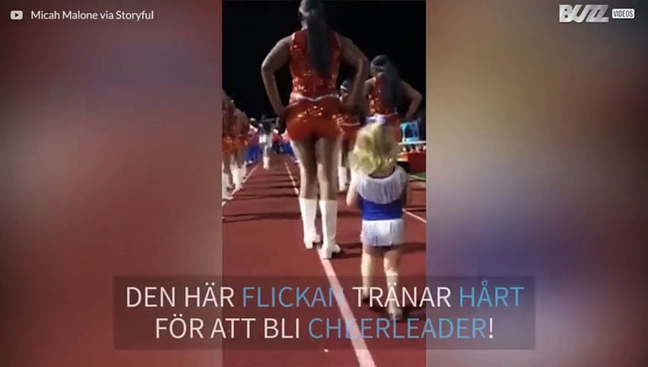 Bedårande liten flicka stal showen!