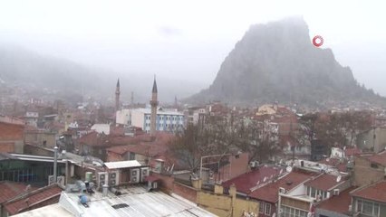 Afyonlular baharı beklerken kar yağışıyla karşılaştı