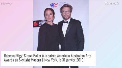 Simon Baker : Le Mentalist a retrouvé l'amour, une nouvelle conquête beaucoup plus jeune