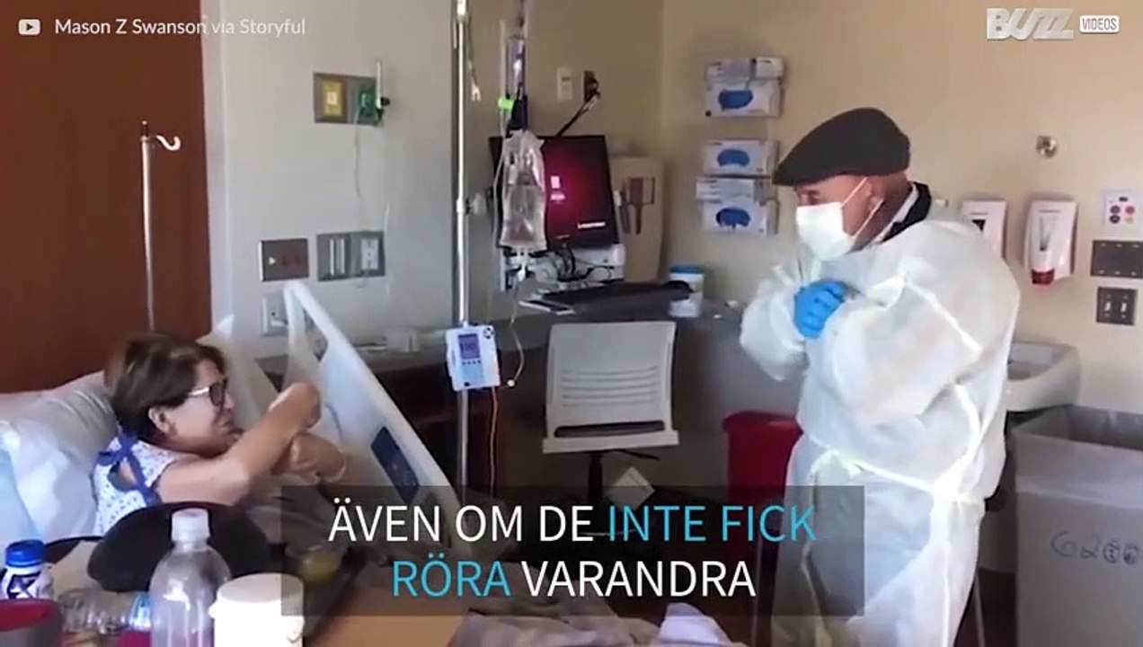 Ett par kramas på ett unikt sätt