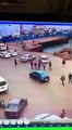 لحظة سقوط سيارة داخل مياه قناة السويس في بورسعيد