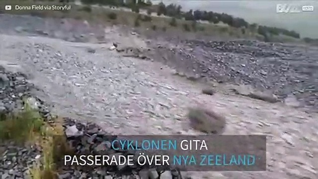 Kraftigt regn i Nya Zeeland skapar en flod av sten