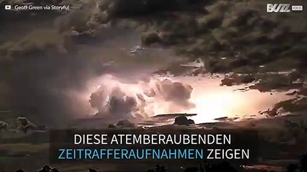 Blitze erhellen die australische Nacht