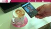 سيلفي تشينو فنجان قهوة يحمل صور الزبائن في مقهى بلندن