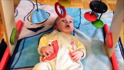 مرض نادر يجبر طفلا على أكلالخوخفقط طيلة حياته