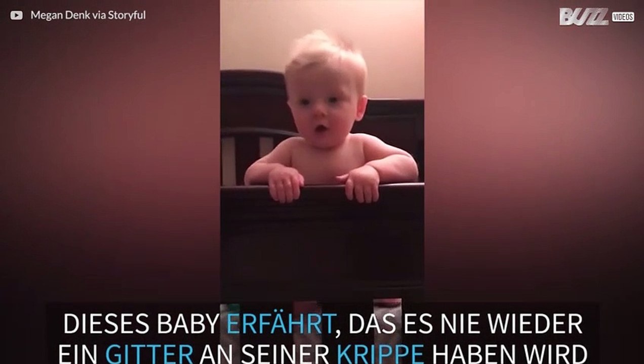 Süßes Baby freut sich darauf bald 'frei' zu sein