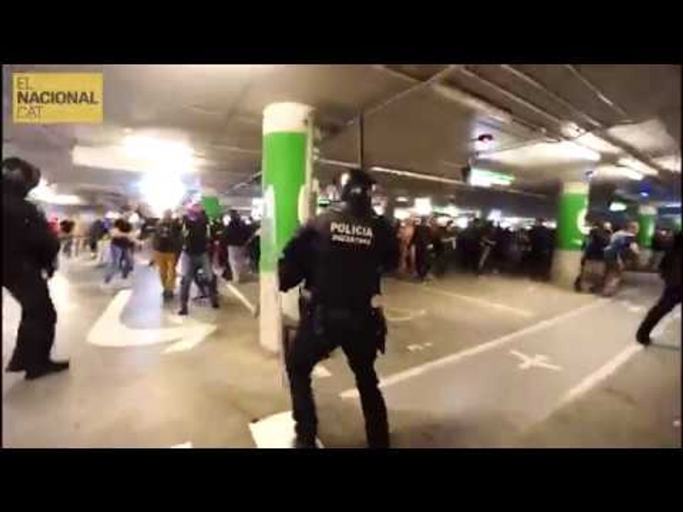 Fortes càrregues al pàrquing de la T1 de l'aeroport de Barcelona