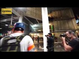 Manifestants llancen aigüa al mossos