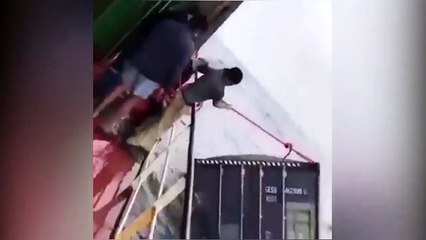 Sosyal medya bu olayı konuşuyor! iPhone 12 dolu konteyner buldular