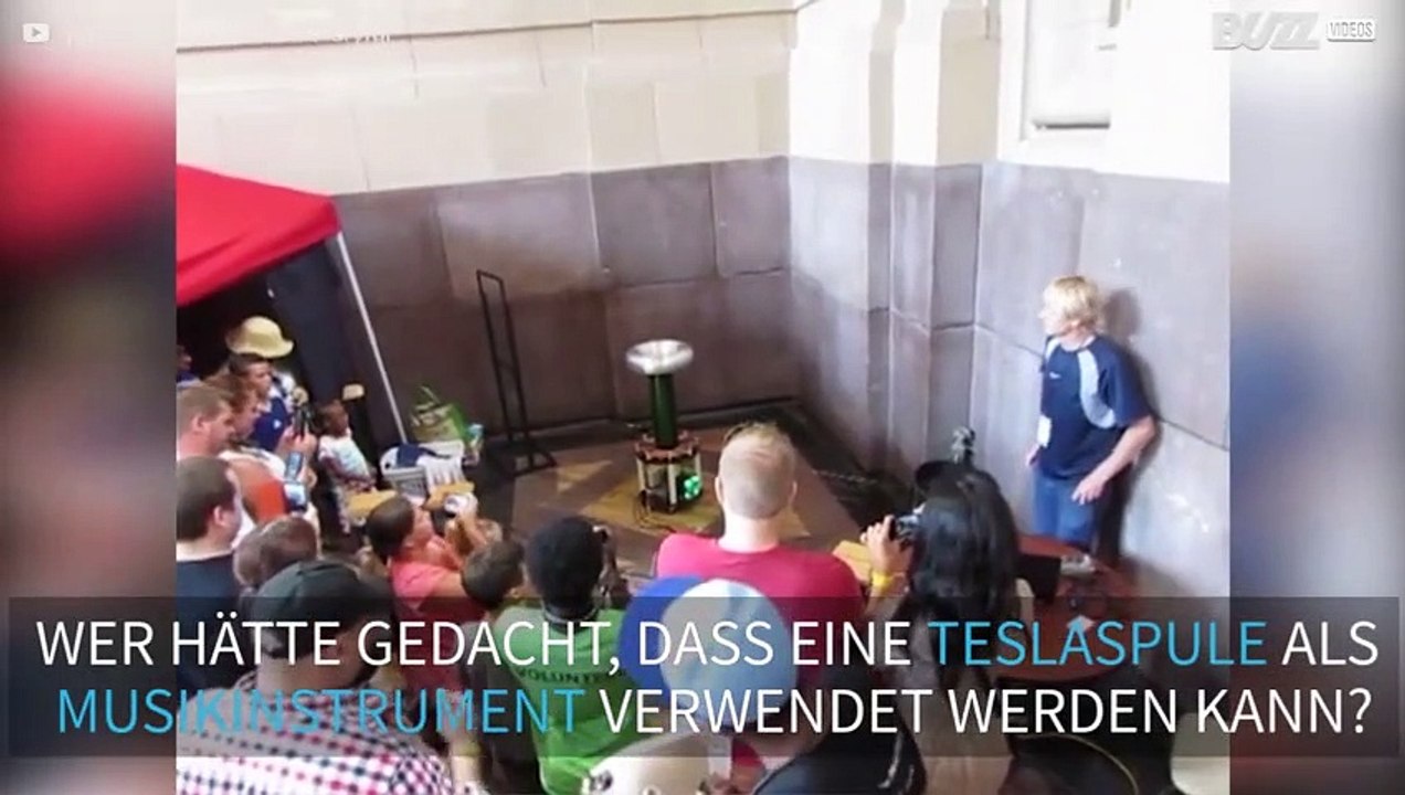 Teslaspule macht elektrische Musik