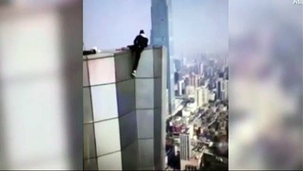 فيديو مؤلم صيني يدفع حياته ثمن مغامرة خطيرة