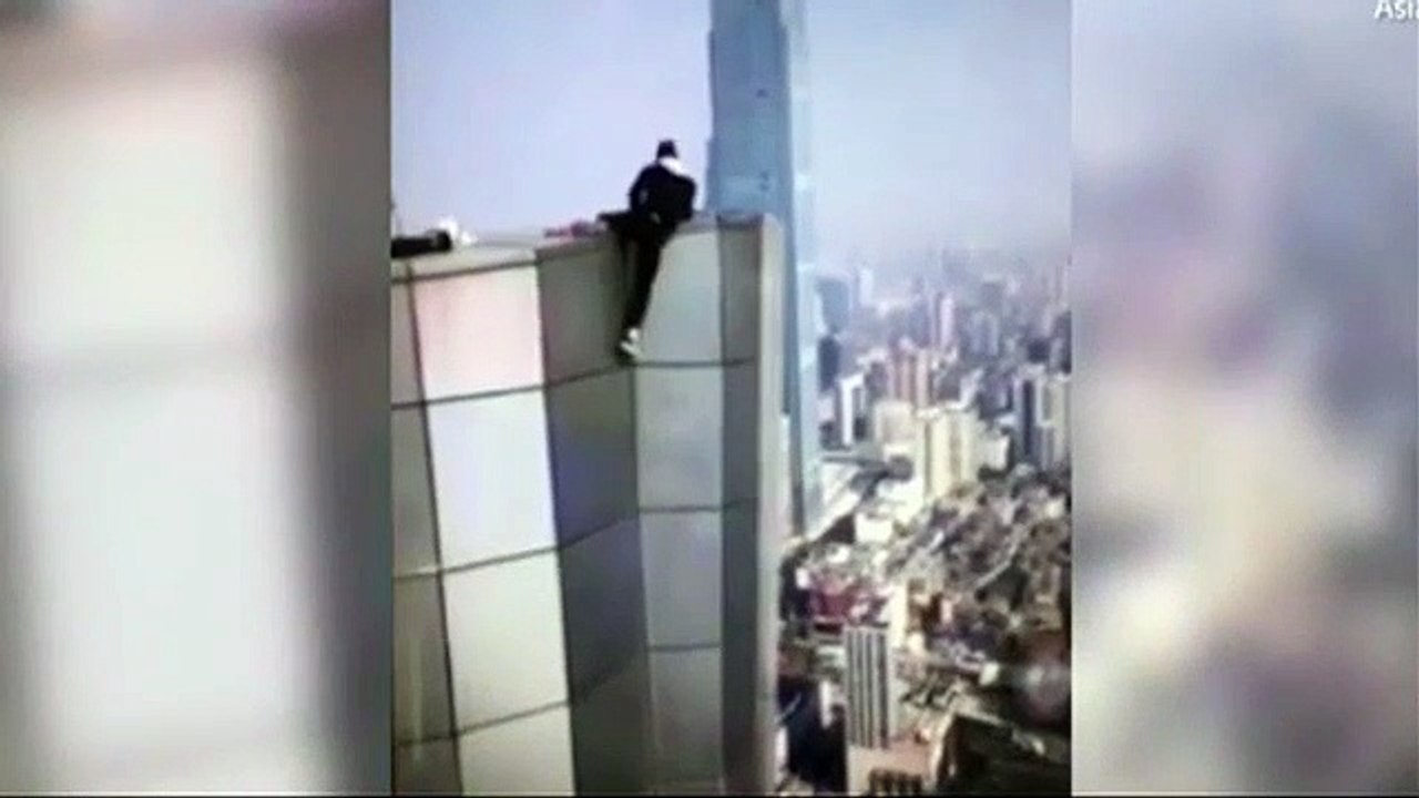 فيديو مؤلم صيني يدفع حياته ثمن مغامرة خطيرة