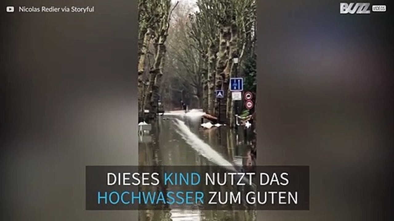 Pariser surft mit seinem Wakeboard durch die überfluteten Straßen