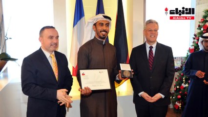 عبدالله الخنيني يحصد جائزة أيقونة السلام من فرنسا والمانيا