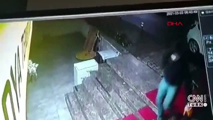 Hırsızların aracının altında kalmaktan son anda kurtuldu