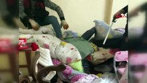 Eve giren hırsız battaniye altında yakalandı