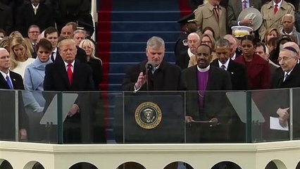 #savemelania -the awkward moment Melania Trumps smile turns to sad frown