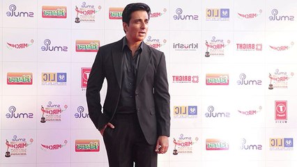 Sonu Sood  ने मीडिया से 13th Mirchi Music Award पर कही ये बात |FilmiBeat