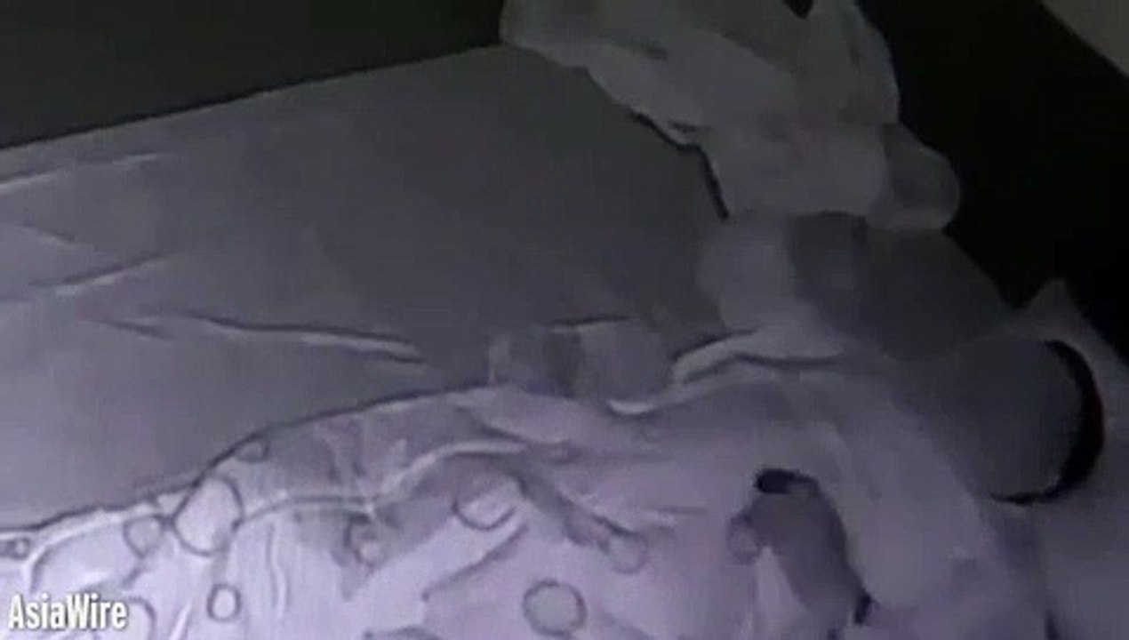 Wife threatens to divorce her husband because he does something very bizarre in his sleepMirror O