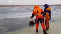 Sibirien: Gefährliches Eisfischen, Familie bricht mit Auto ins Eis ein