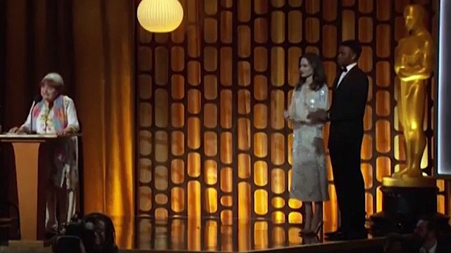 Angelina Jolie dances with Agnès Varda at the Governors Awards