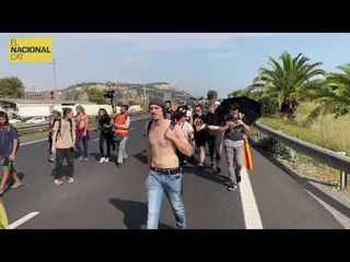 SENTÈNCIA PROCÉS | Ambient a la Ronda Litoral on una marxa es dirigeix cap a l’aeroport