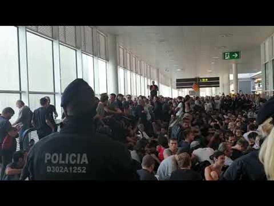Sentada en el Aeropuerto de Barcelona contra la sentencia del 'procés'