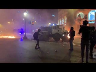 La tanqueta arriba a plaça Catalunya
