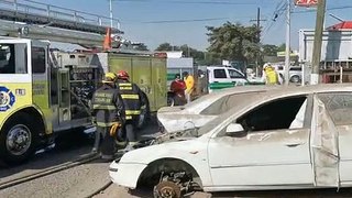Se incendian 8 vehículos en yonke de Culiacán