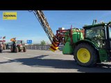MARXA PER LA LLIBERTAT | Entrem dins d’un dels tractors que tanquen la marxa a Girona