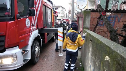 Binanın giriş katında çıkan yangın paniğe sebep oldu