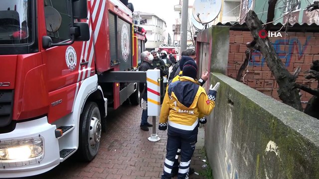 Binanın giriş katında çıkan yangın paniğe sebep oldu