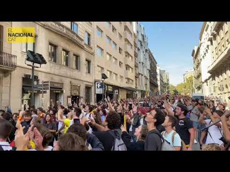 MANIFESTACIÓ D’ESTUDIANTS | Despleguen una pancarta en suport a la manifestació