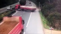 Un chauffeur de camion un peu trop pressé de doubler