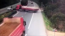 Un chauffeur de camion un peu trop pressé de doubler