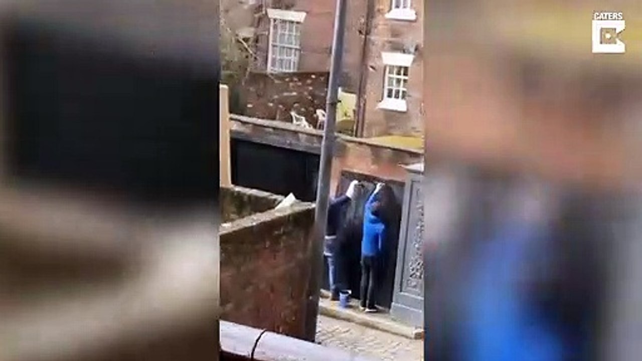 Un habitant de ce quartier film le tournage de la série Peaky Blinders juste en bas de chez lui