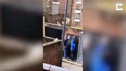 Un habitant de ce quartier film le tournage de la série Peaky Blinders juste en bas de chez lui