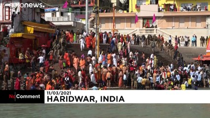 Trotz Corona: Hunderttausende baden im Ganges