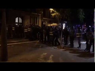 La BRIMO avança disparant bales de foam contra els manifestants