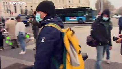 Opiniones encontradas ante el acuerdo para regular por ley el trabajo de los repartidores