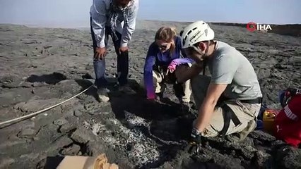 1187 derece sıcaklıktaki lav gölünün üzerinden geçti: Tehlikeli durumlarda kendimi canlı hissediyorum