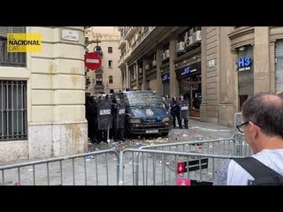 Llançament d’objectes contra la Prefectura Superior de Policia a via laietana