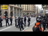 La policia espanyola dispara contra estudiants a Via Laietana