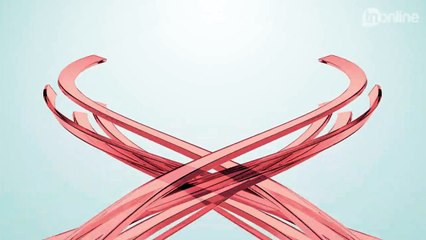 Motociclista é arremessado de moto e cai em pé em acidente