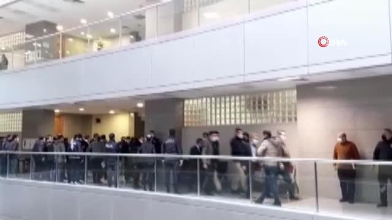 Çağlayan Adliyesi'nde intihar girişimi.. Başsavcı şahsı ikna etti